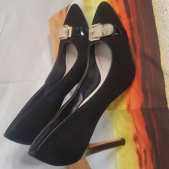 Vince Camuto black suede pointed toe heels Size 7.5 - Picture 4 of 13